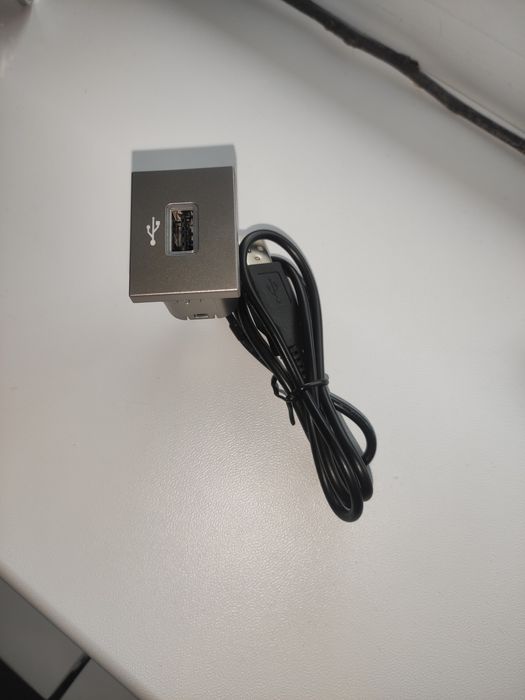 Usb вихід для магнітоли Ford Focus 2