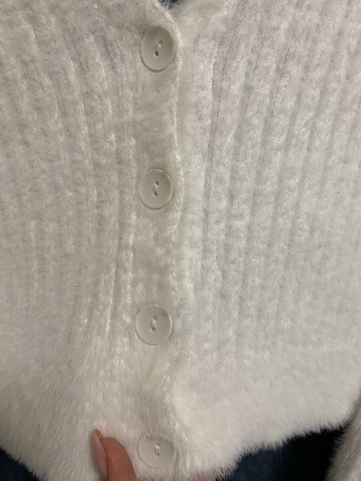 Білий пухнастий кардиган від українського бренду one by one