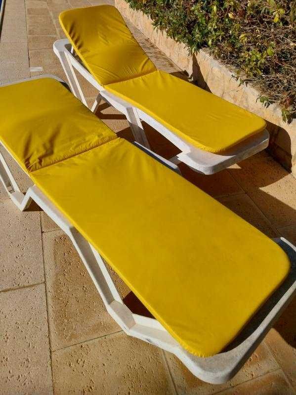 2 espreguiçadeiras 2 colchões de espuma