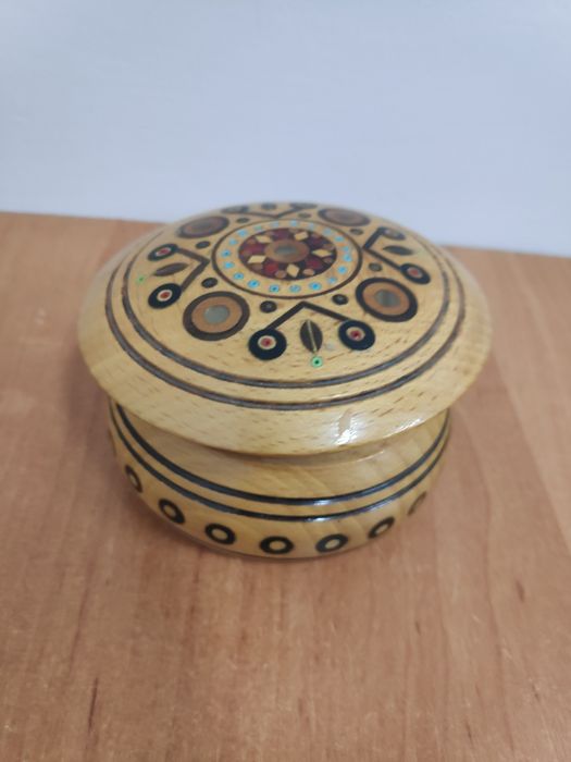 Piękne pudełeczko drewniane na biżuterię. PRL.