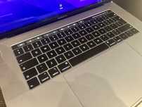 Apple Macbook Pro 15' i7 16 GB RAM 256 SSD Radeon Pro 555X