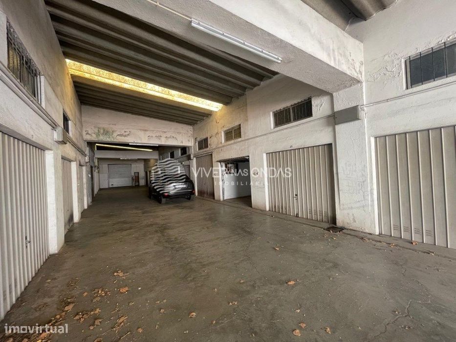 Garagem Box + Arrecadação com Mezanino - Almada (Rua Dom João III)