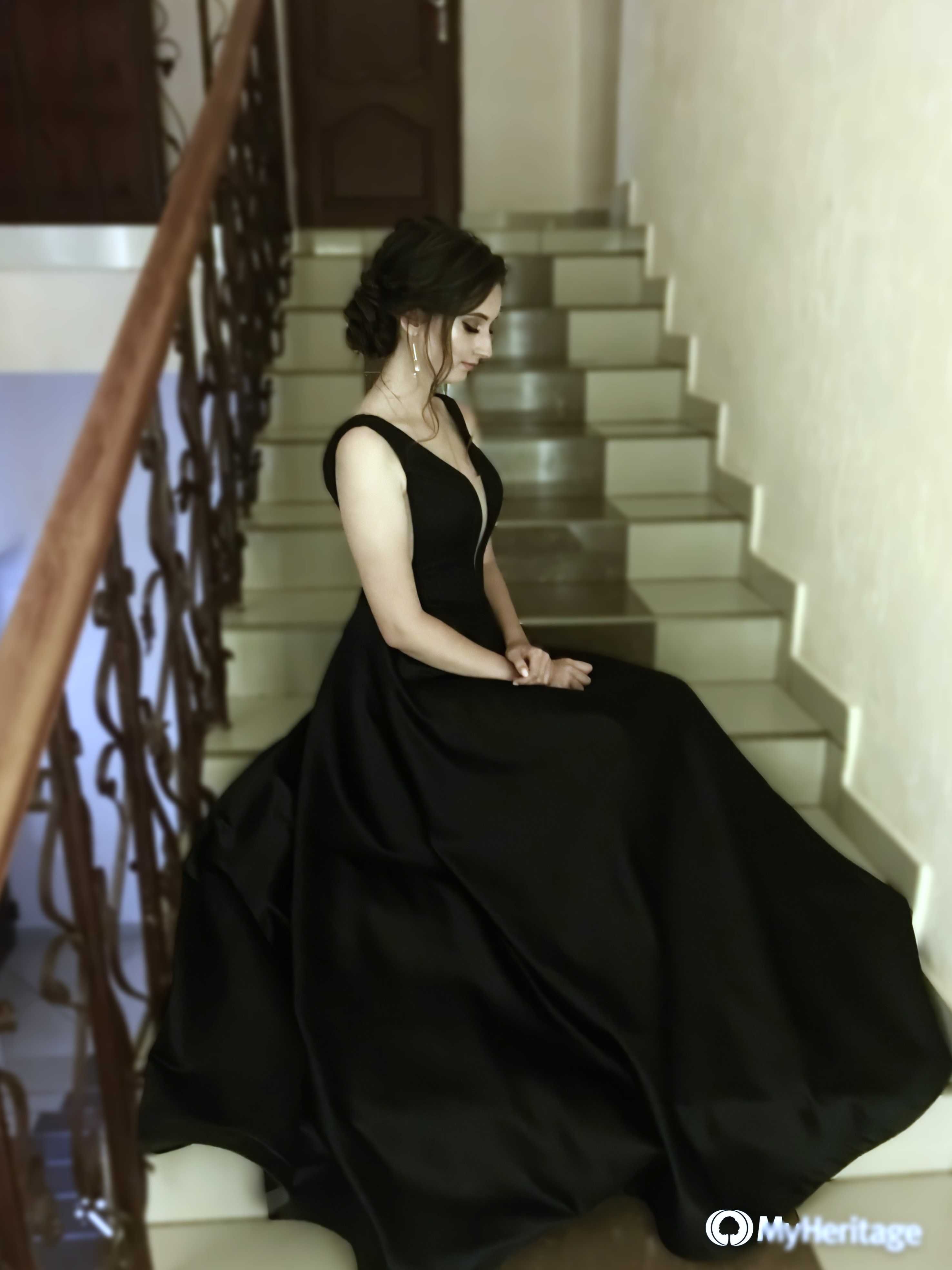 Вечірня чорна сукня