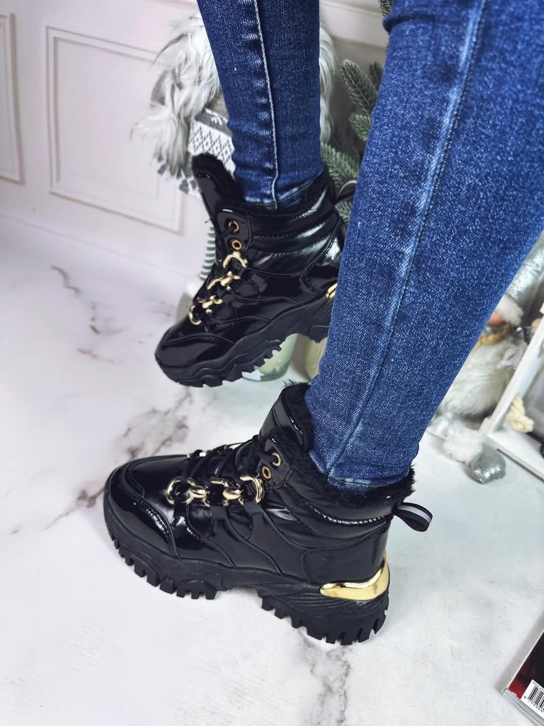 Sneakersy zimowe sportowe zimowe na grubej podeszwie lakierowane złoto