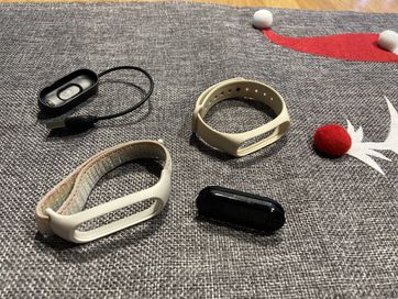 Zegarek Miband 4 + dwie opaski i ładowarka