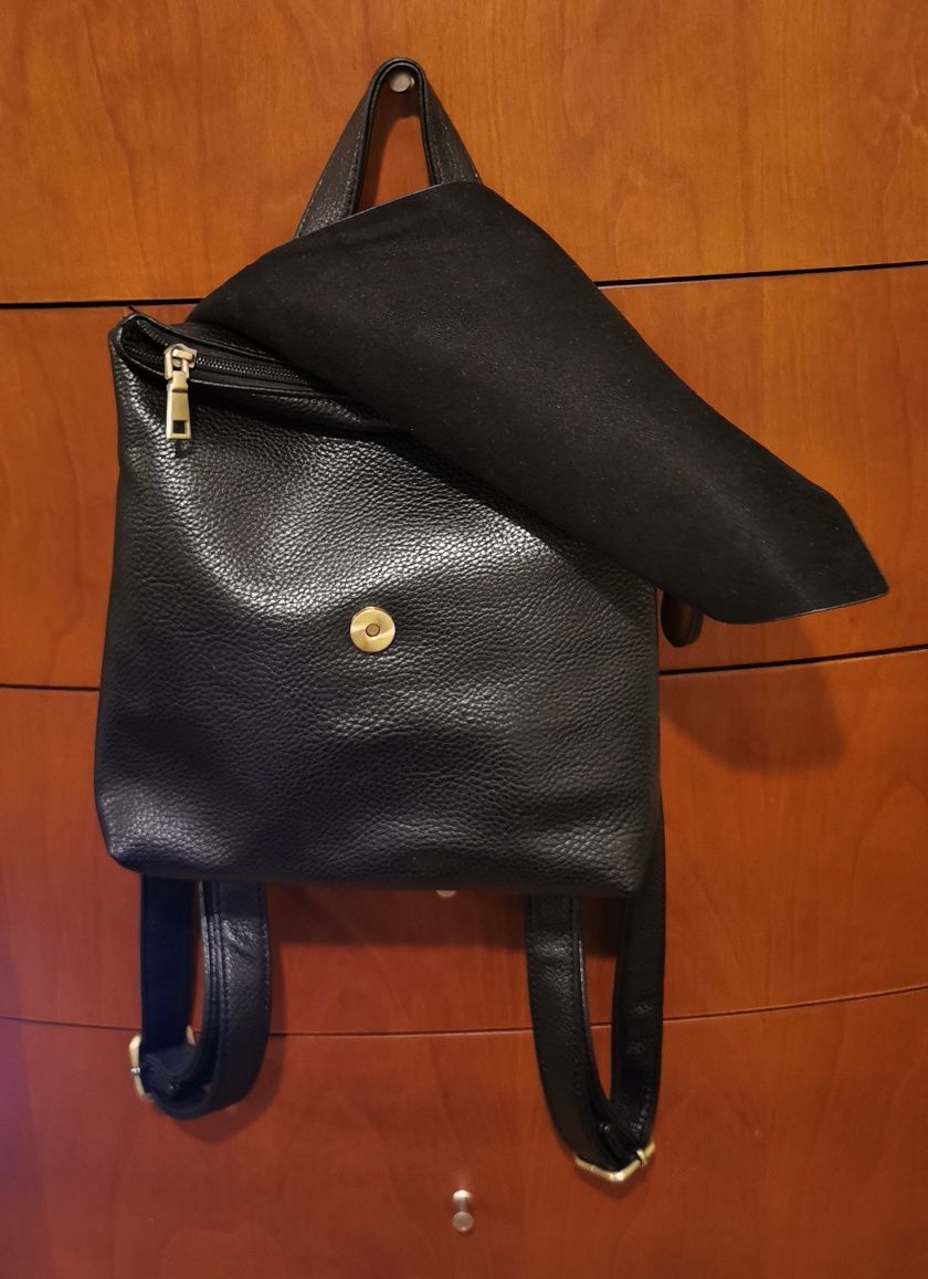 Mochila preta em pele