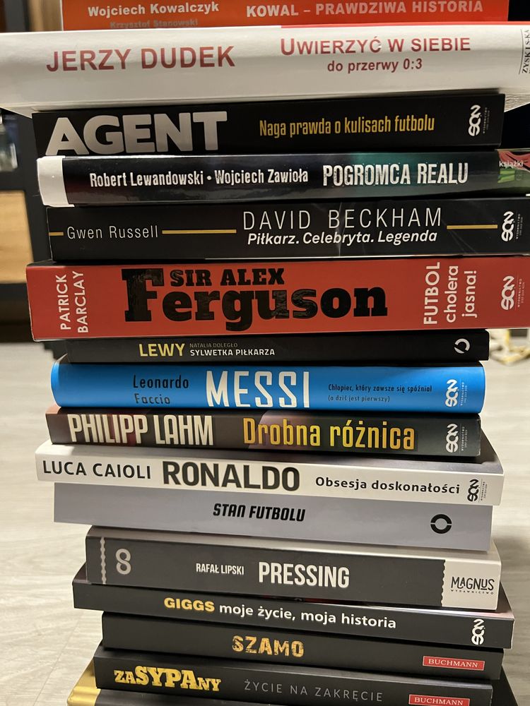 Kolekcja książek o tematyce piłkarskiej