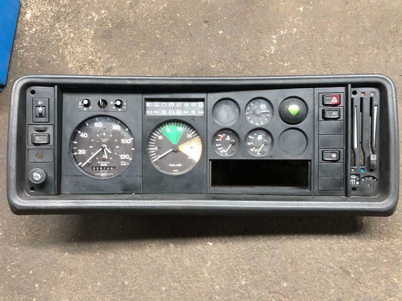 Щиток приладів MAN 8.100 8.150 G90 тахометр тахо панель приборів