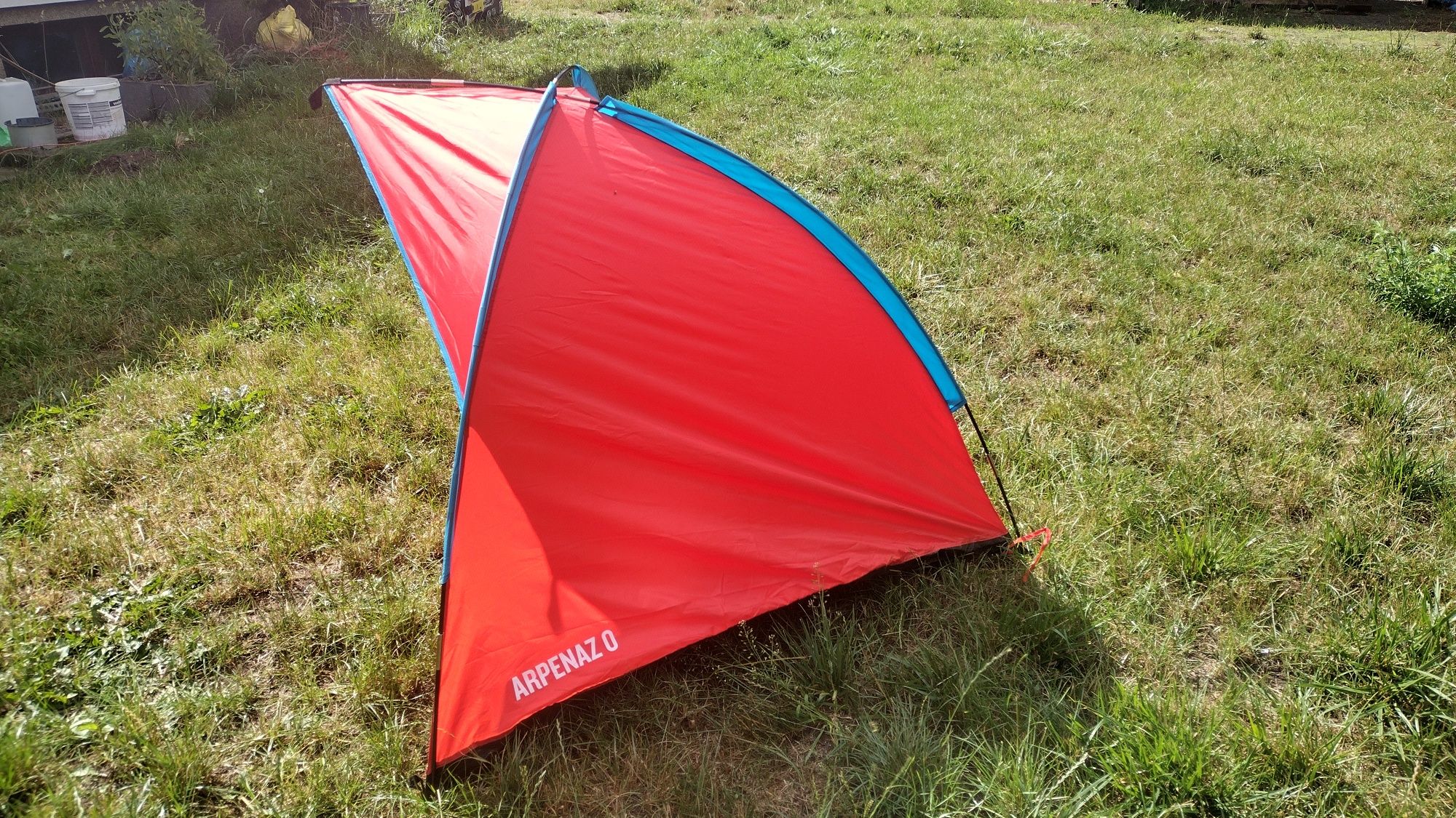 Namiot Decathlon ochrona przed wiatrem i słońcem