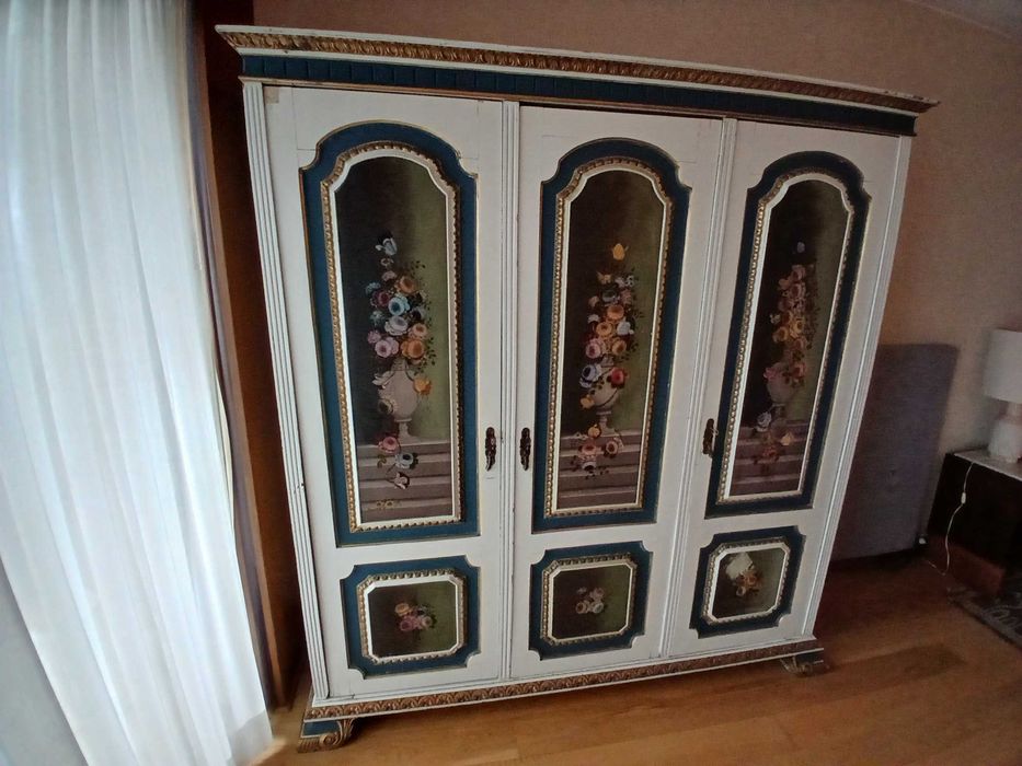 Roupeiro Antigo - Antiguidade