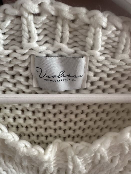 Kremowy sweter warkocz z wełną