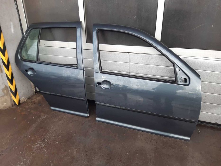 Golf IV - drzwi prawe LC7U