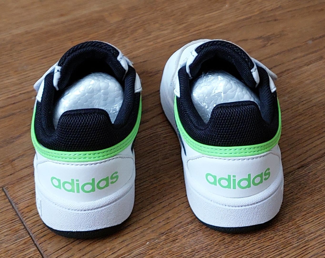 Adidas кроссовки р.27(17,5см)