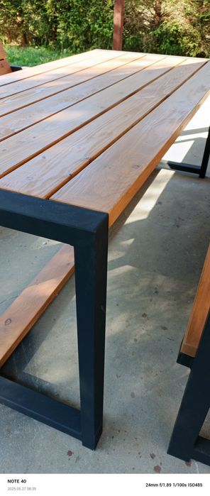 Zestaw mebli ogrodowych ławki i stół