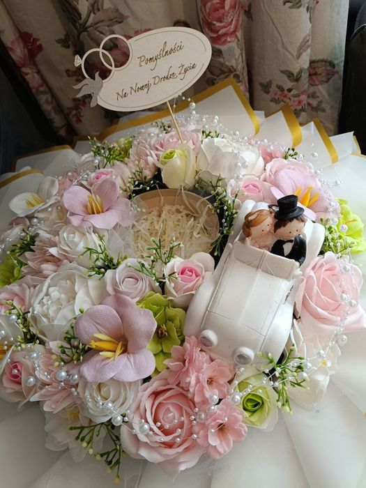 Przepiękny bukiet na prezent ślubny z kwiatów mydlanych