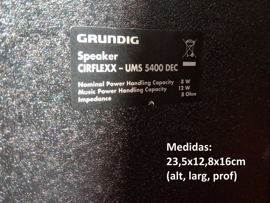 Pequenas colunas Grundig 8-12W, 8ohms, lacadas e em bom estado.