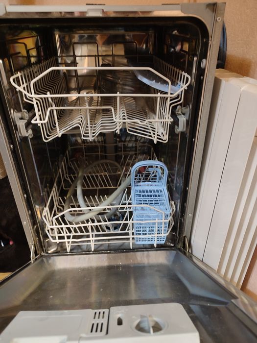 Посудомиюча машинка indesite
