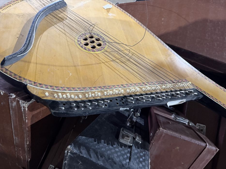 Продам бандуру в неплохом состоянии