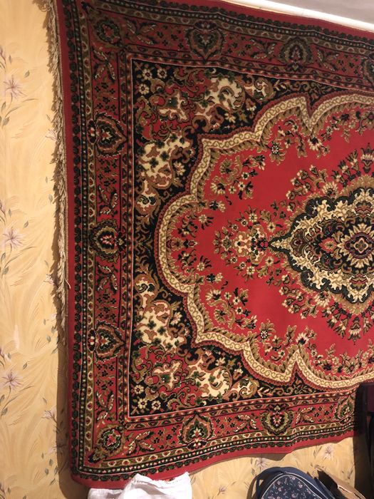Продається Килим червоний настінний