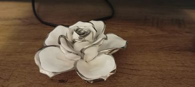Kwiat porcelana kwiatek biały srebrny ceramiczny ozdoba dekoracja