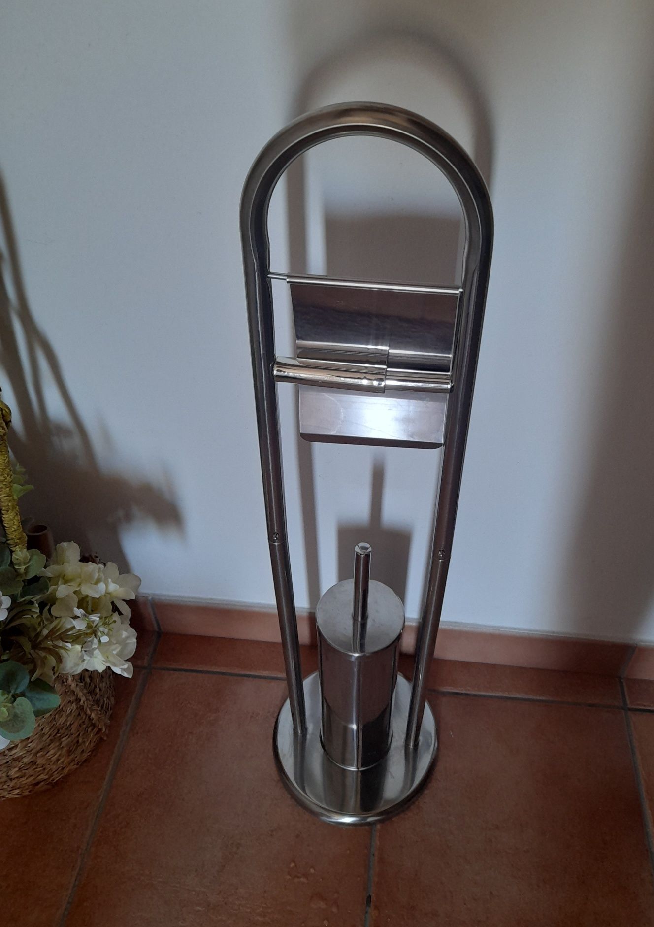 Piaçaba com porta-rolos cromado