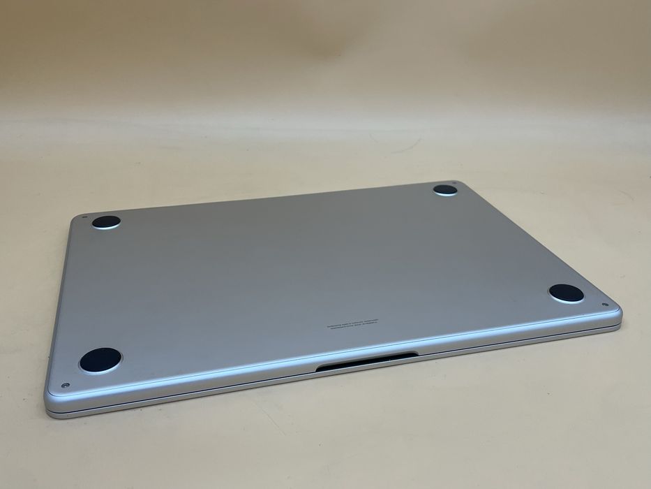 Macbook air 2022 m2 256 gb  батарея 100 циклів! Стан ідеал !