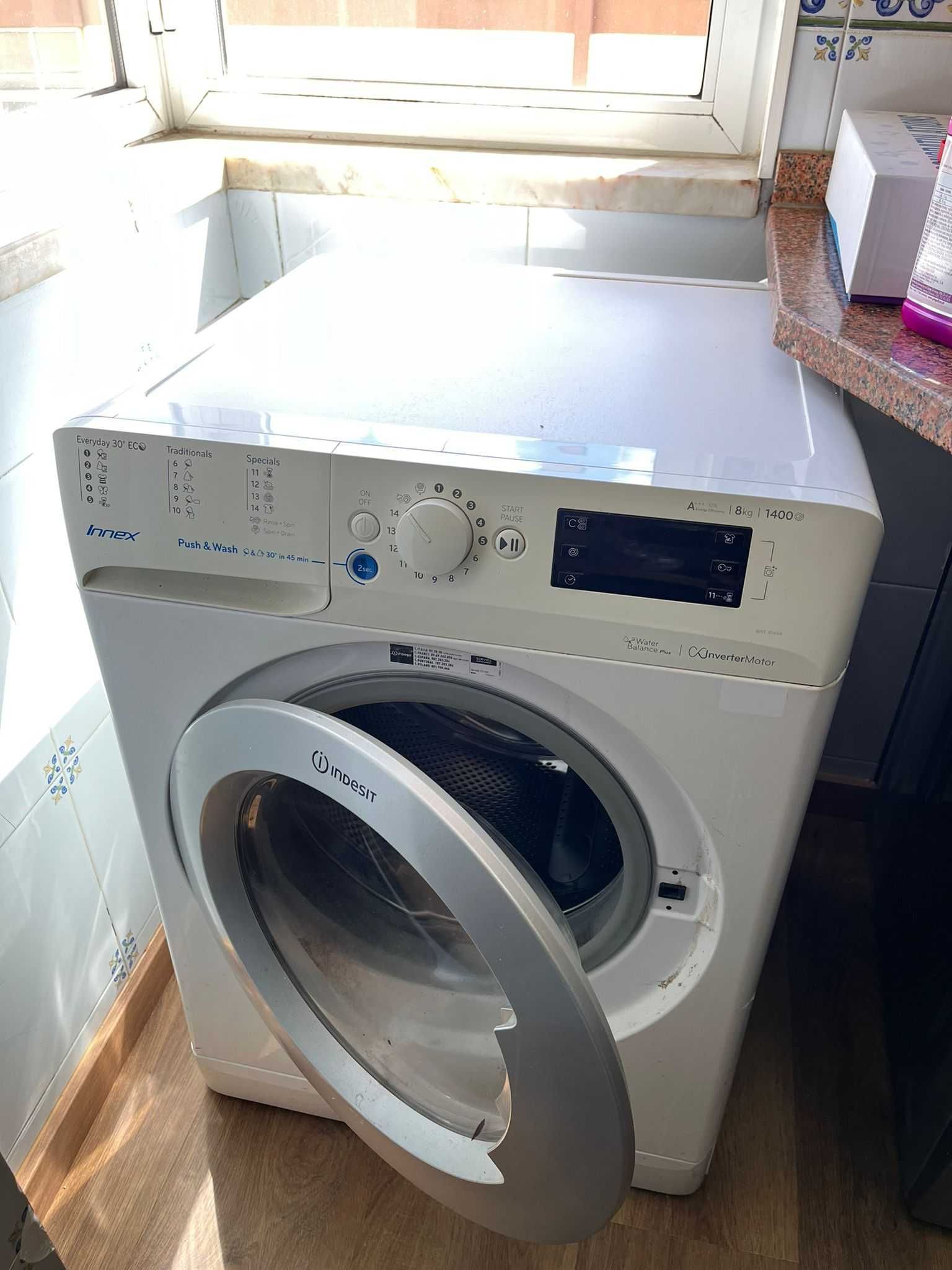 Máquina de lavar - Indesit Inverter  A+++ - 8kG
