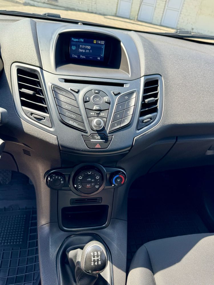 Продам автомобиль Ford Fiesta 2016