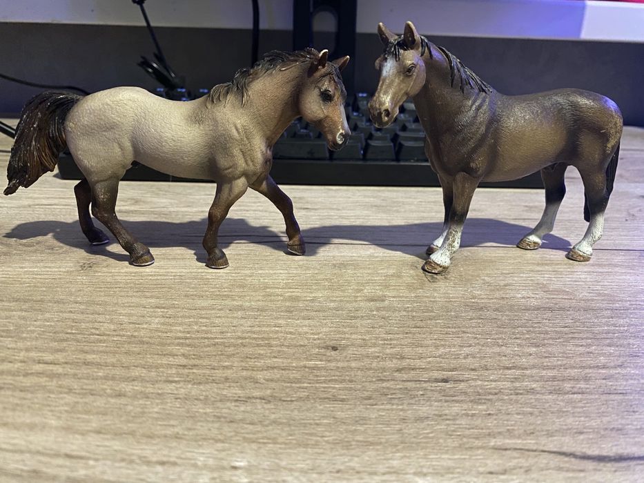 Фигурки коней Schleich