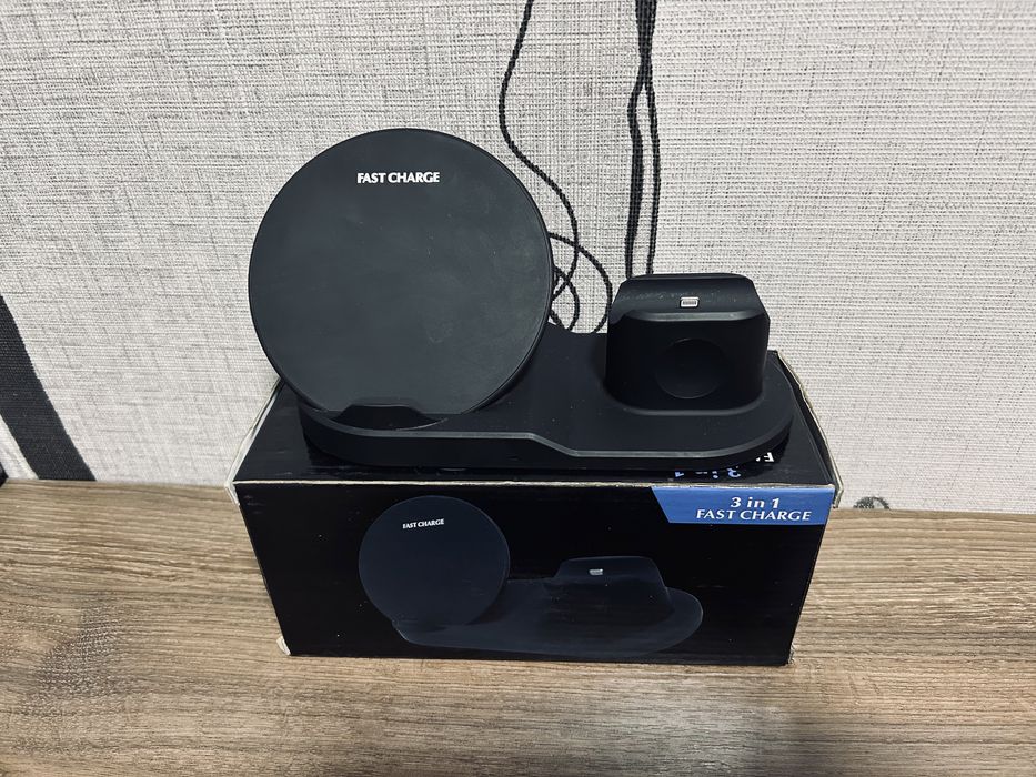 Беспроводное зарядное устройство 3в1.