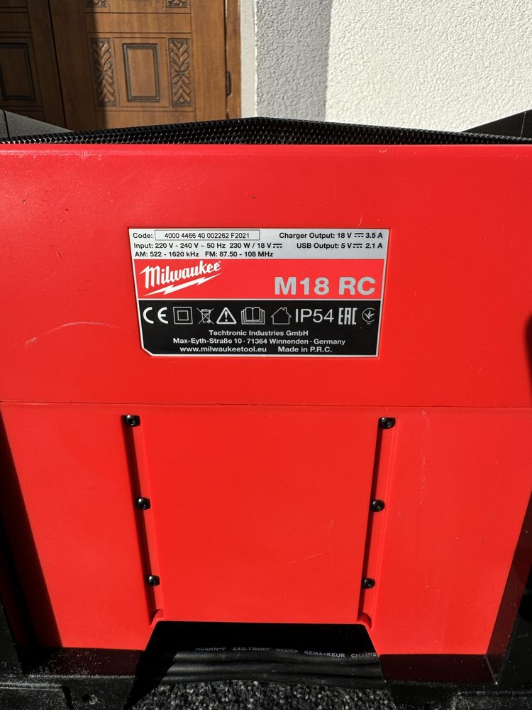 Зарядний пристрій з радіо Milwaukee M18 RC-0
