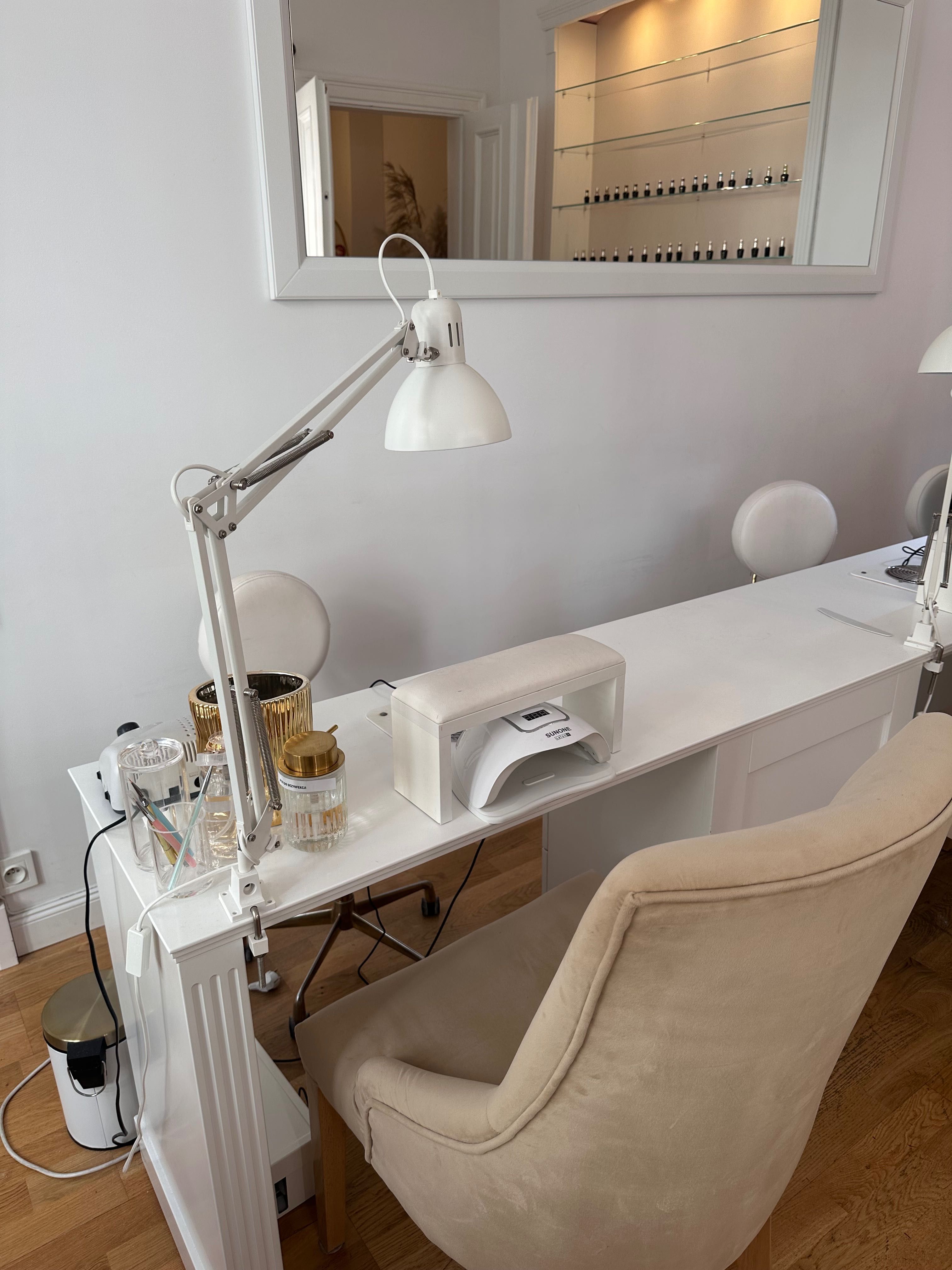 Stanowisko manicure/pedicure do wynajęcia w Centrum