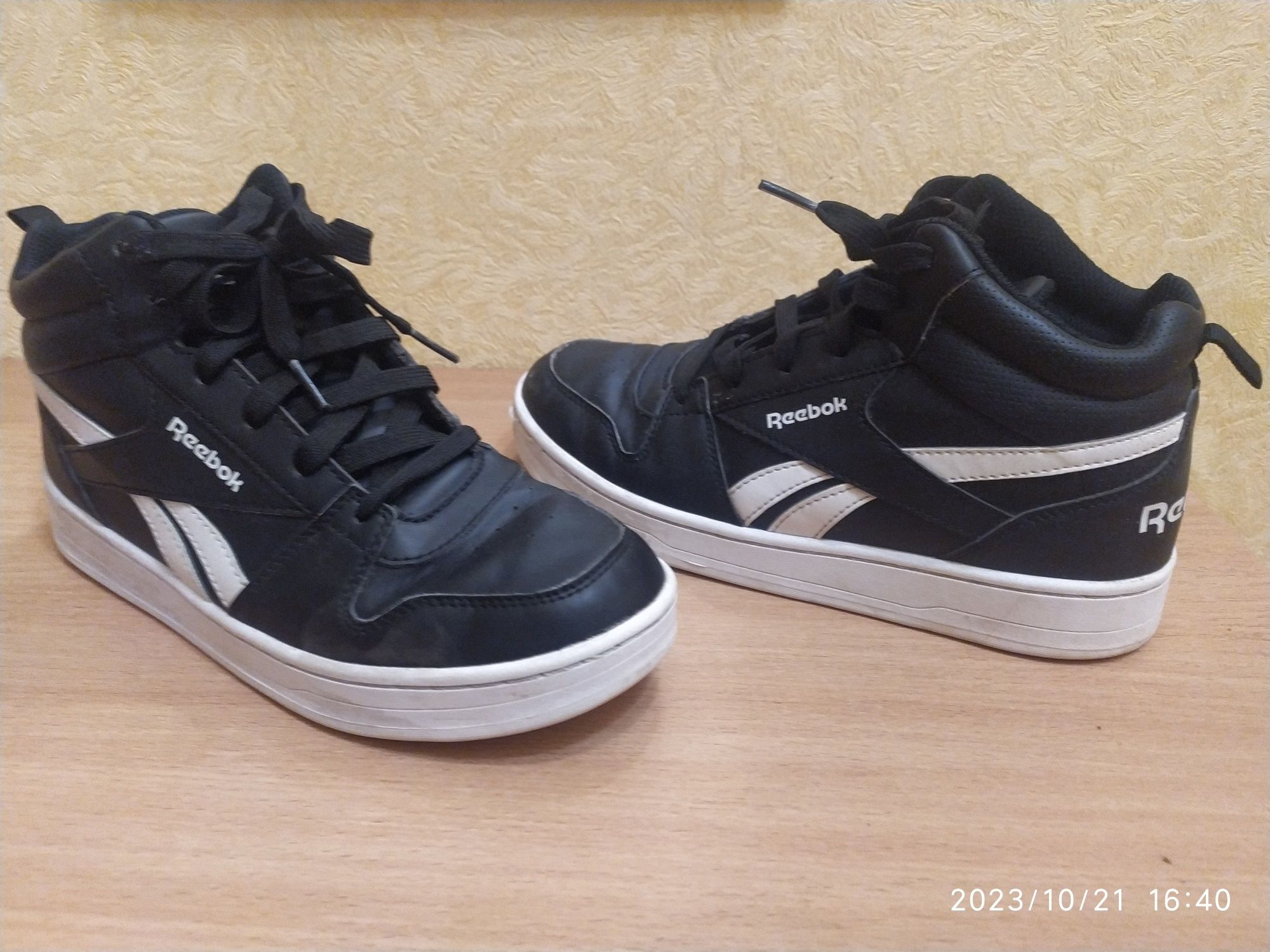 Продам оригінальні ботинки Reebok, 37 розмір