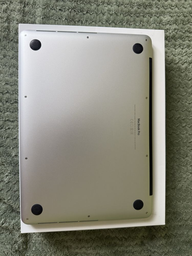 Macbook Pro 13 2015 i7 16/256GB /Sequoia 15.2