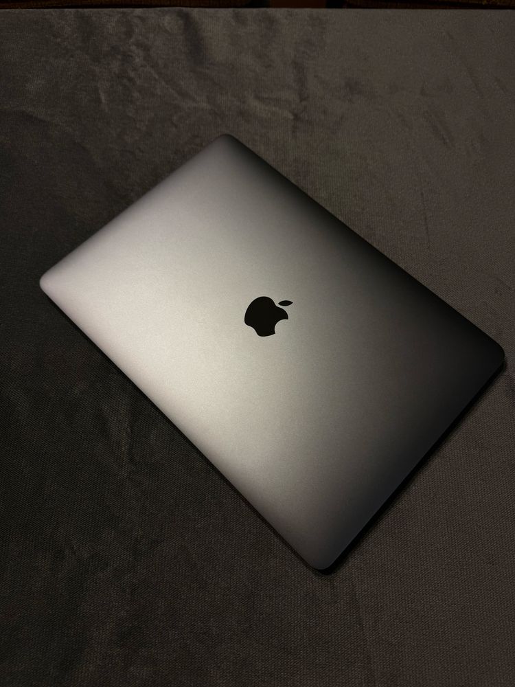 MacBook Pro 13" i5/8GB/256GB SSD 4x Thunderbolt 3, bateria 84 cykle