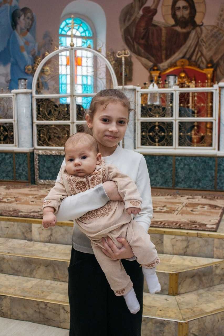 Вілюровий костюм вишиванка бежевого кольору розмір 68-74