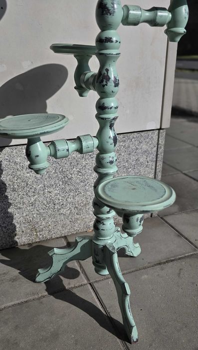 Kwietnik drewniany, stylowo przecierany na vintage / retro