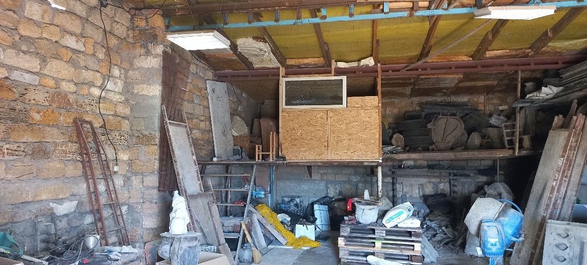 Продаеться большой гараж
