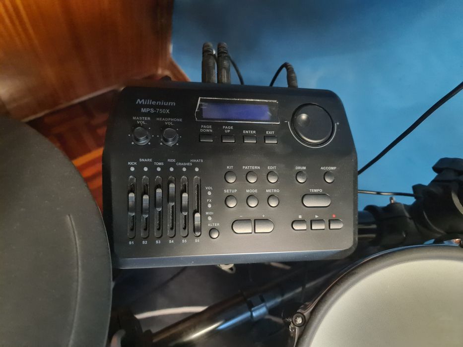 Bateria Millenium MPS-750X E-Drum Complete Bundl