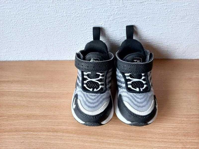 Круті кросівки Nike air max 22 р. устілка 13,5 см