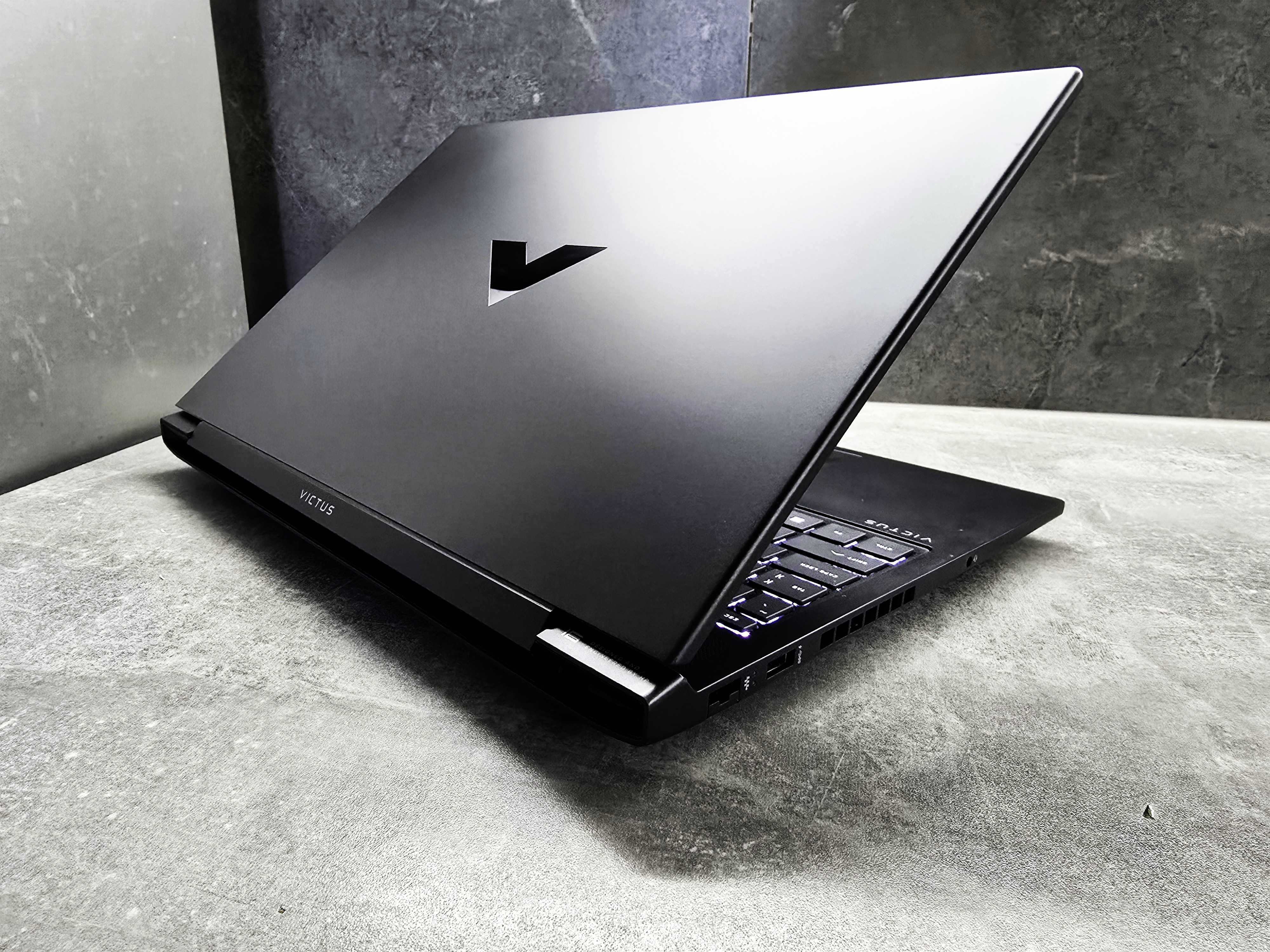 Ноутбук HP 16 RTX 4050/Ryzen 7 7840/1Tb/16Gb DDR5