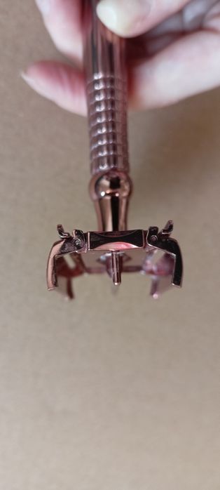 Wilkinson Sword Intuition Rose Gold maszynka wielorazowa na żyletki