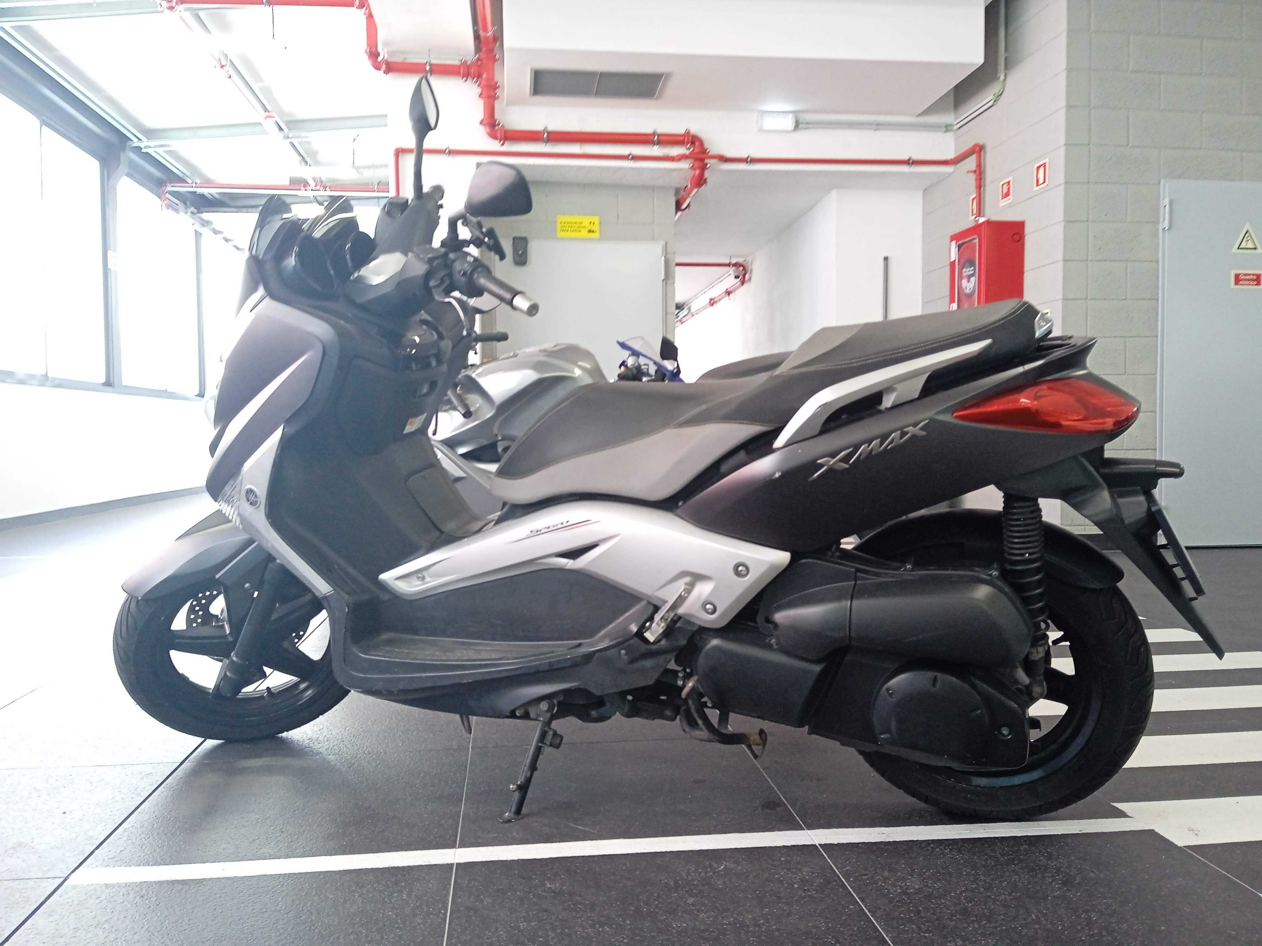 Yamaha Xmax 250 versão Sport