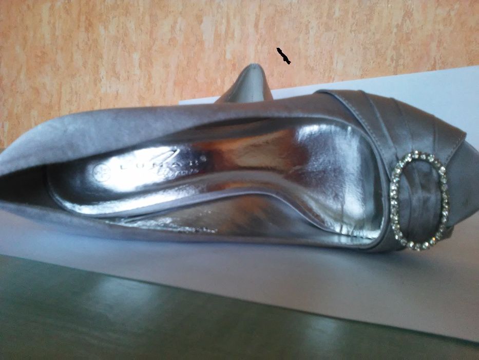 buty szpilki niskie- satyna- bal, wesele, Sylwester