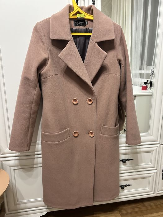 Пальто жіноче.