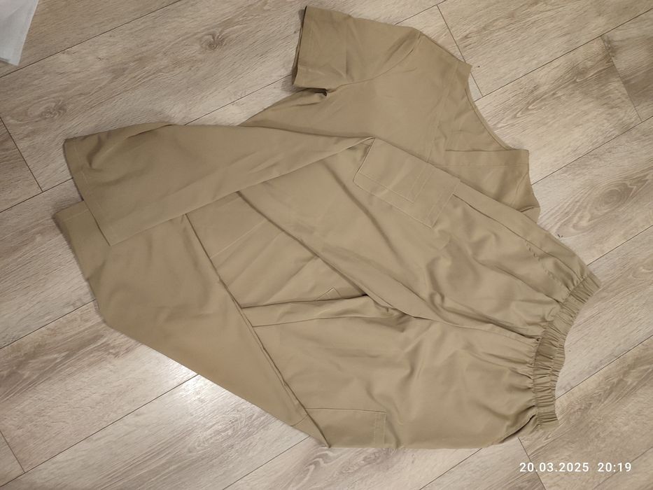 Nowy jasnobrązowy mundurek medyczny rozmiar S