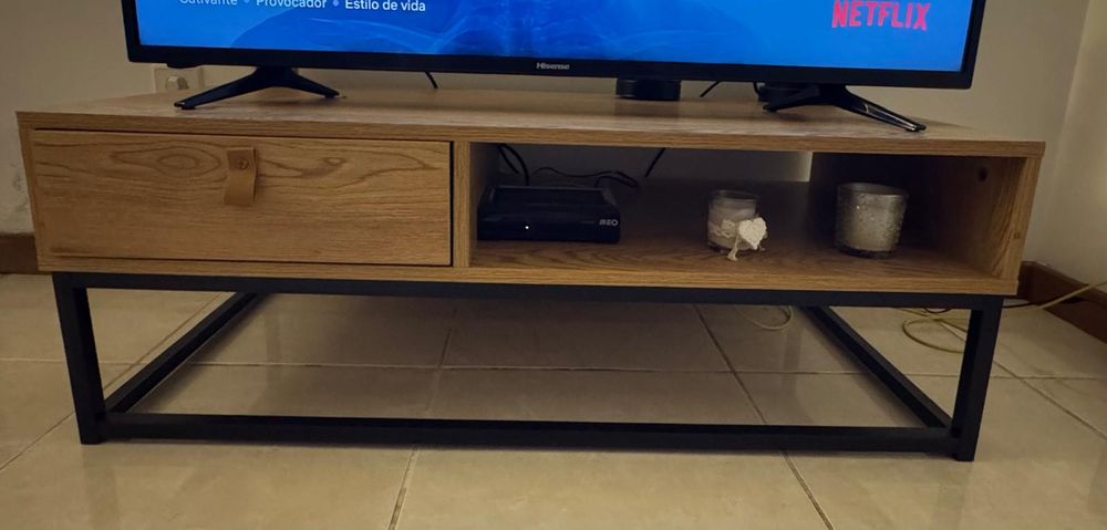 Móvel baixo para televisão