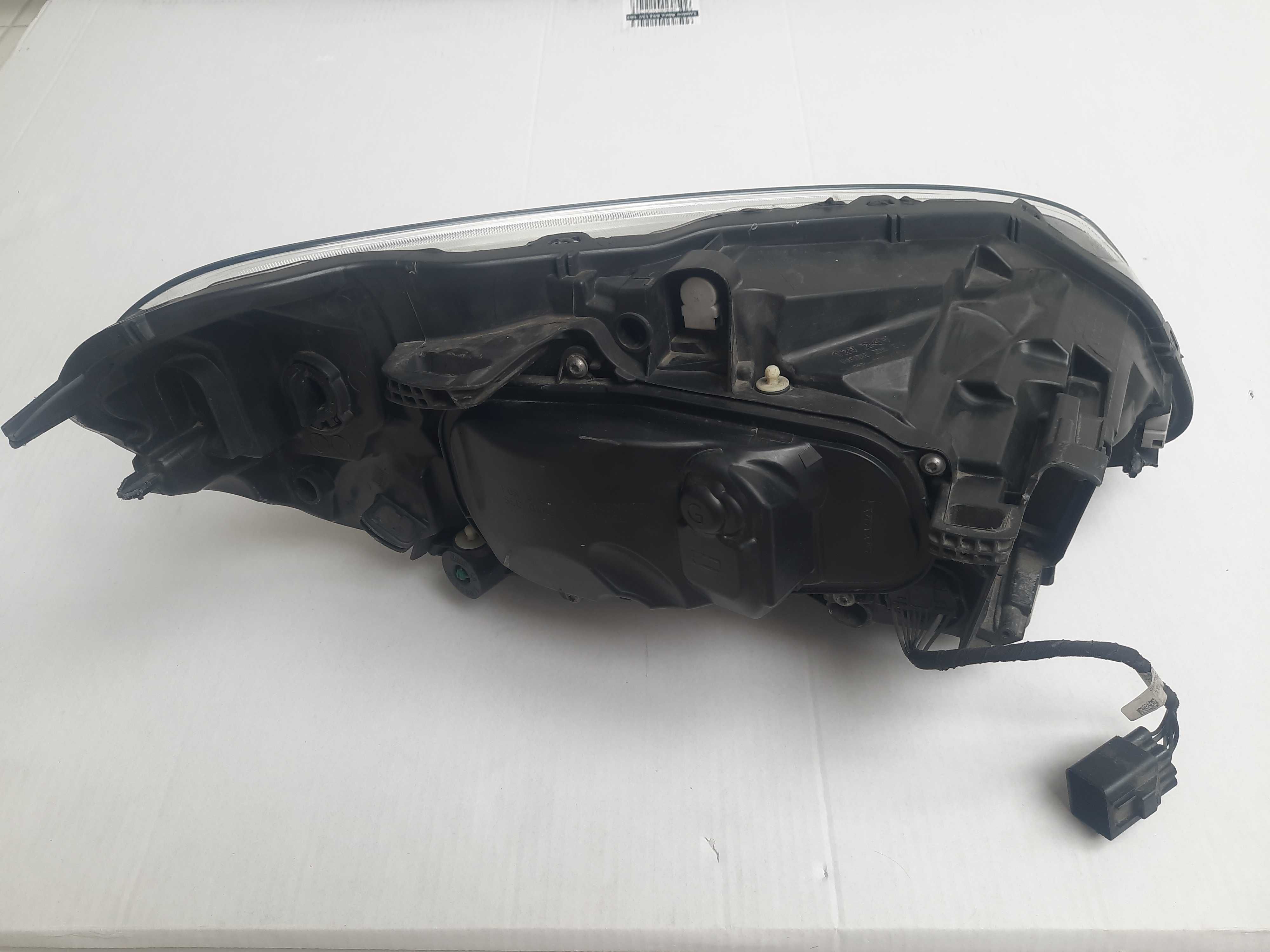 Lampa lewa Reflektor lewy Volvo XC60 LIFT 13-17 zwykła EUROPA ORYGINAL