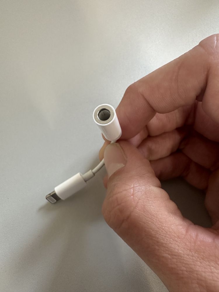 Adaptador Apple (original) lightning x jack 3,5mm