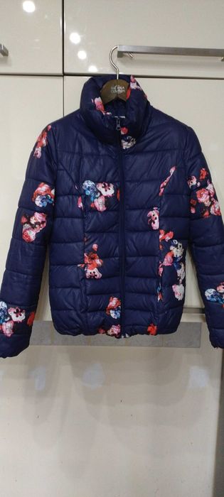 Kurtka puchowa granatowa.